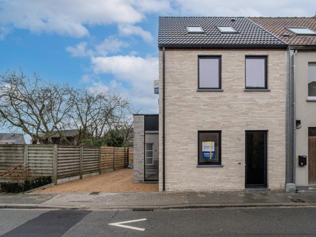 Mooie nieuwbouwwoning HOB met 3 slaapkamers, tuin en terr