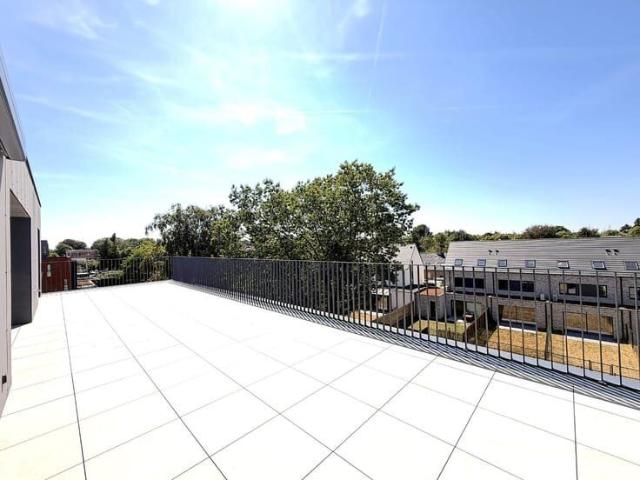 Mooie penthouse met 2 slaapkamers en fenomenaal terras op e
