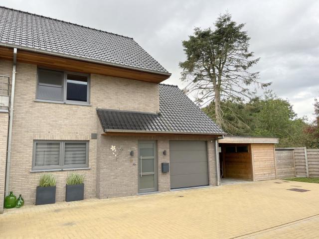 Mooie recente woning met 3 slaapkamers in Beernem