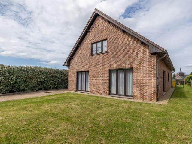 Mooie, ruime villawoning met leuke tuin op rustige locatie