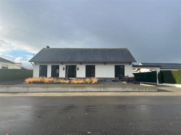 Mooie smaakvolle vrijstaande woning met 3 slaapkamers, garage, tuin en carport at 3850 NIEUWERKERKEN, Belgium