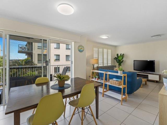 Mooloolaba beach, restaurants and cafes all on your doorstep