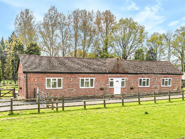 Moons Lane, Dormansland, Lingfield, Surrey RH7, 3 bed bungalow to rent, £2,500 pcm | PrimeLocation