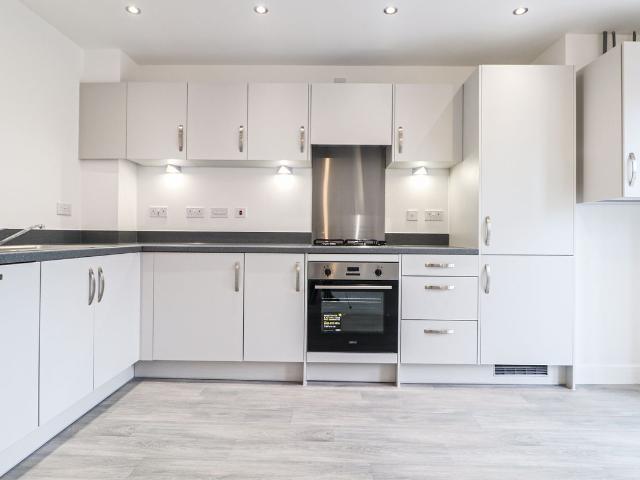Moor Close, Spencers Wood, Reading RG7, 2 bed flat to rent, £1,350 pcm | PrimeLocation
