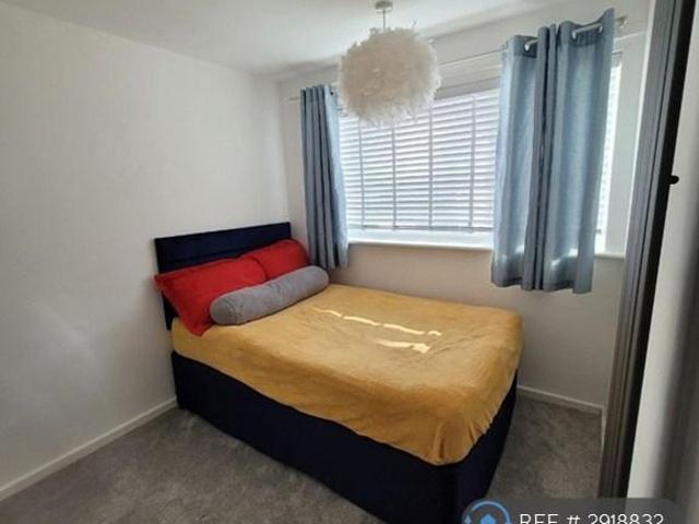 Moor Crescent Chase, Leeds, LS11 1 bed in a house share to rent £625 pcm £144 pw