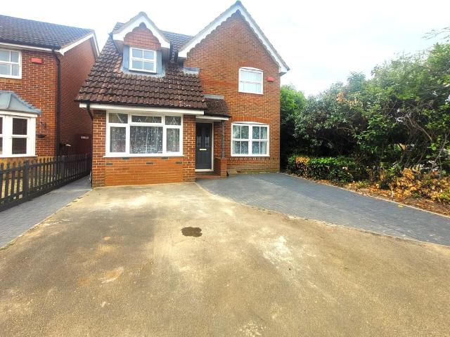 Moor Furlong, Slough SL1, 4 bed property to rent, £2,500 pcm | PrimeLocation