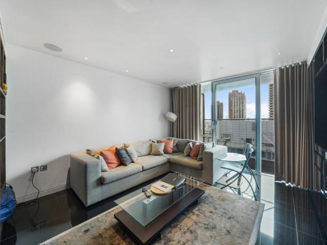 Moor Lane London EC2Y Studio to rent £2,708 pcm £625 pw