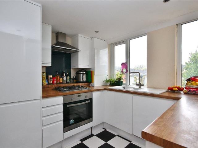 Moor Lane, Staines Upon Thames, Surrey TW18, 1 bed flat to rent, £1,250 pcm | PrimeLocation