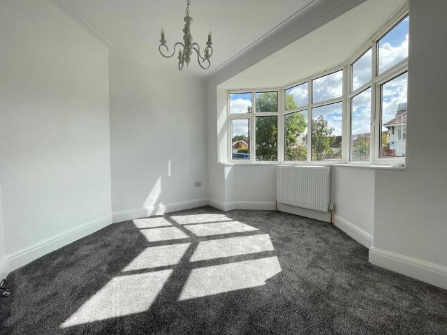 Moor Park Avenue, Headingley, Leeds, LS6 4 bed semi detached house to rent £1,795 pcm £414 pw