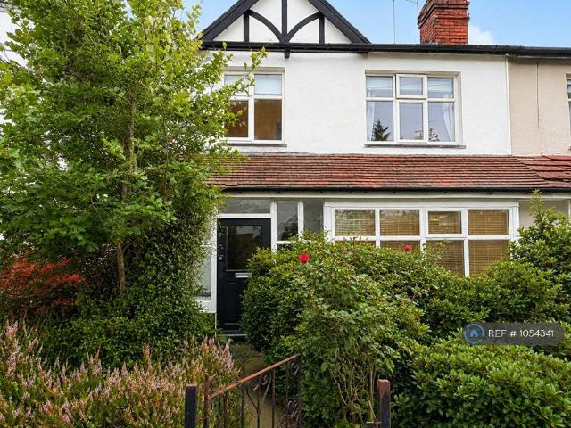 Moor Park Villas, Leeds, LS6 3 bed semi detached house to rent £1,695 pcm £391 pw