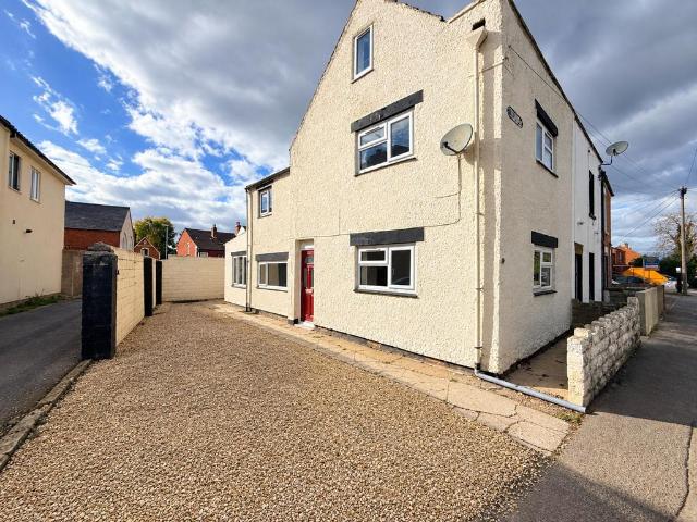 Moor Street, Gloucester GL1 3 bed end of terrace house to rent £1,050 pcm £242 pw