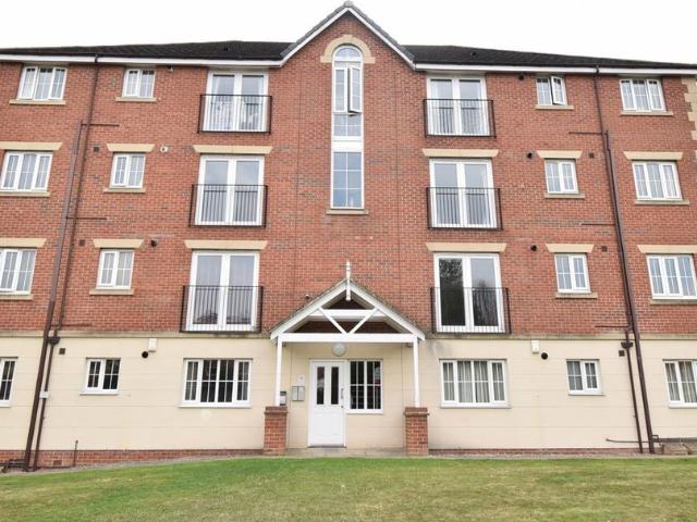 Moorcroft, Ossett WF5, 2 bed flat to rent, £795 pcm | PrimeLocation