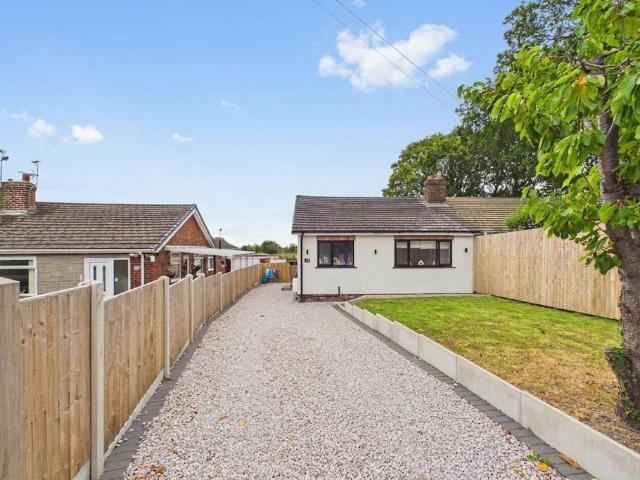 Moorcroft, Mold CH7 3 bed semi detached bungalow to rent £1,300 pcm £300 pw