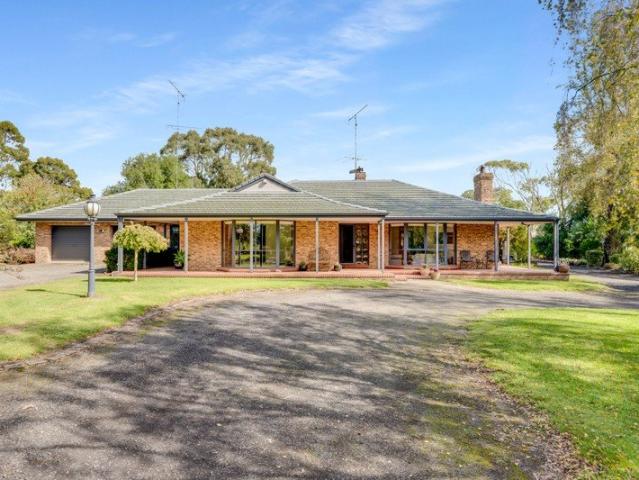 MOORAK PROPERTY THIS IS WHERE PEOPLE WANT TO BE AMAZING PROPERTY & LAND