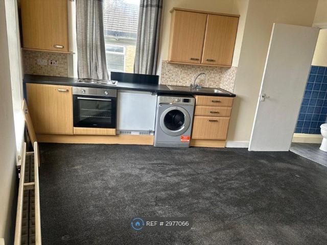 Moorbottom, Cleckheaton BD19, Studio to rent, £450 pcm | PrimeLocation