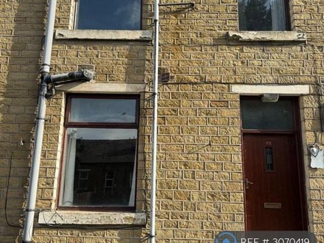 Moorbottom Road, Huddersfield, HD1 2 bed semi detached house to rent £650 pcm £150 pw
