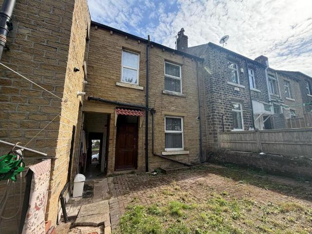 Moorbottom Road, Huddersfield HD1 3 bed terraced house to rent £800 pcm £185 pw