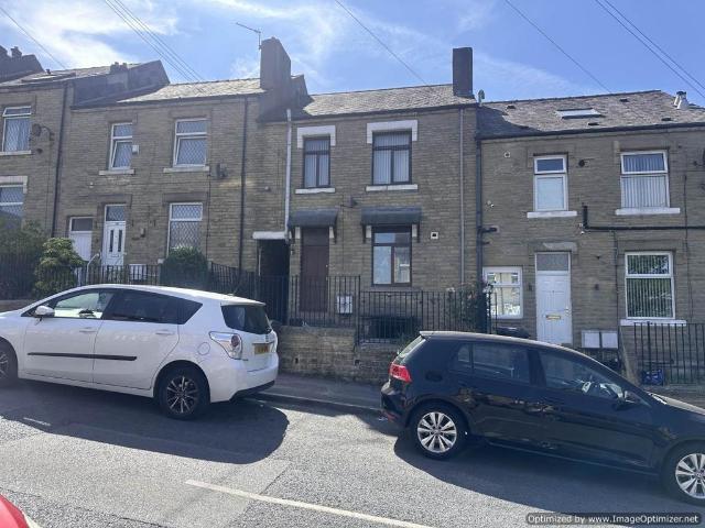 Moorbottom Road, Huddersfield, West. 2 bed terraced house to rent £675 pcm £156 pw