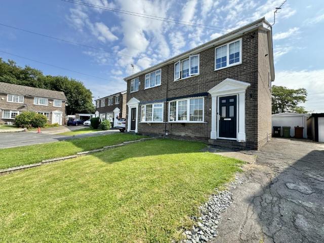 Moorgate Avenue, Kippax, West. 3 bed semi detached house to rent £1,200 pcm £277 pw