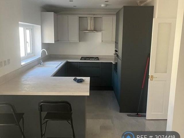 Moorgate Avenue, Leicester, LE4 2 bed bungalow to rent £1,295 pcm £299 pw