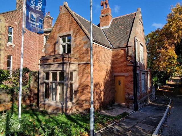 Moorgate Road, Rotherham 2 bed detached house to rent £1,200 pcm £277 pw