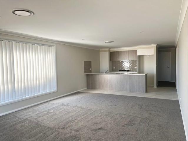 MOORE CREEK GARDENS Modern 4 Bedroom Home