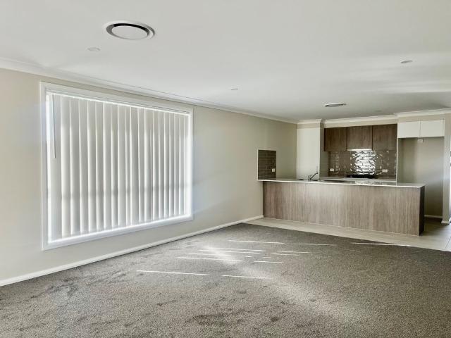 MOORE CREEK GARDENS Modern 4 Bedroom Home