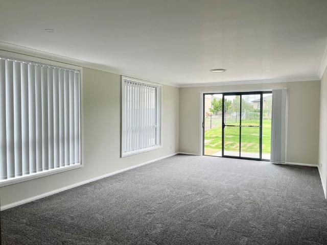 MOORE CREEK GARDENS Modern 3 Bedroom Home