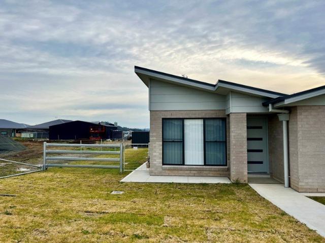 MOORE CREEK Modern 1 Bedroom Granny Flat