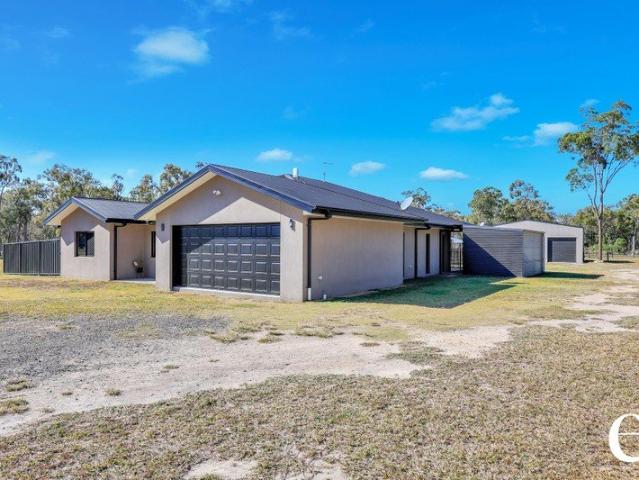 Moore Park Beach Acreage Lifestyle Pool, Huge Shed & Modern Family Home