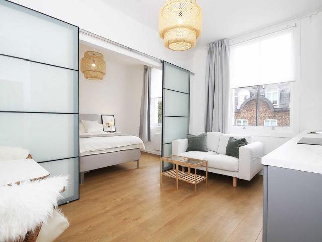 Moore Park Road, London SW6 1 bed flat to rent £2,150 pcm £496 pw