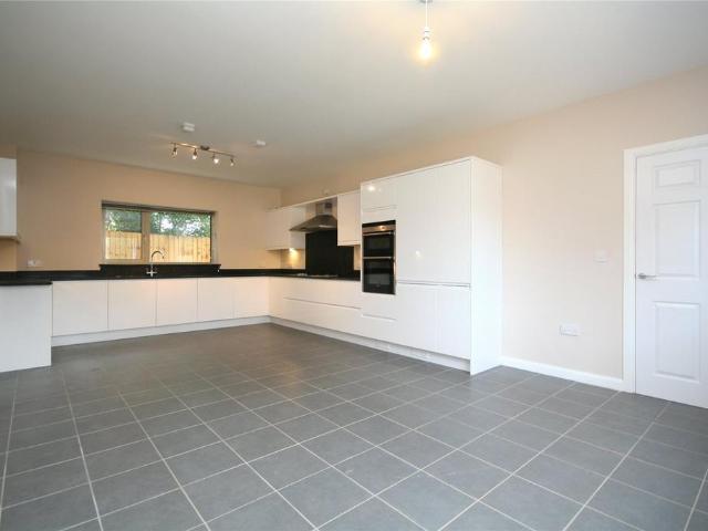 Moorend Glade, Charlton Kings. 4 bed detached house to rent £3,500 pcm £808 pw