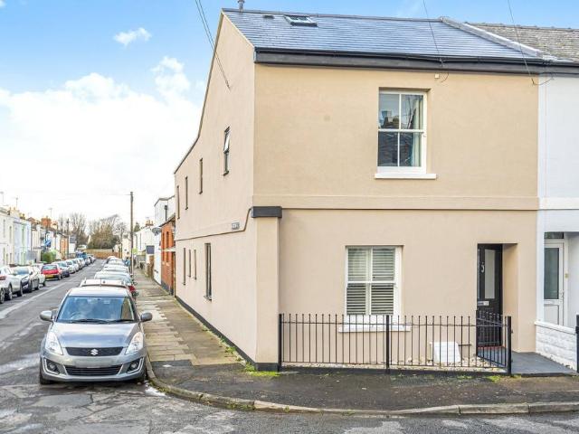 Moorend Terrace, Croft Street. 2 bed apartment to rent £1,450 pcm £335 pw
