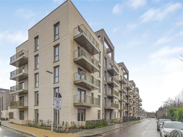 Moorehead Way, London, SE3 2 bed apartment to rent £2,600 pcm £600 pw