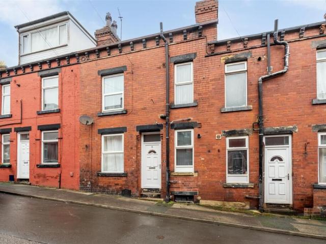 Moorfield Grove, Leeds LS12, 2 bed terraced house to rent, £900 pcm | PrimeLocation
