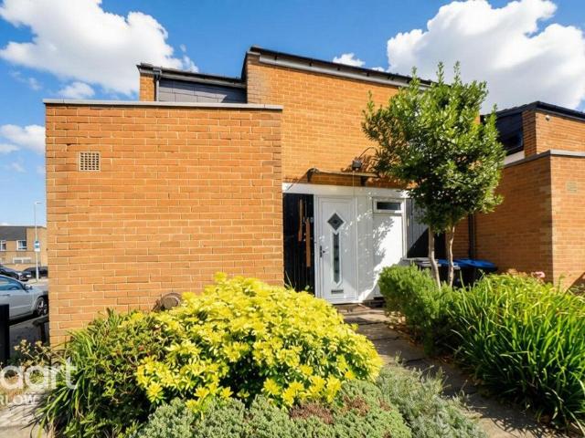 Moorfield, HARLOW 4 bed end of terrace house to rent £2,000 pcm £462 pw