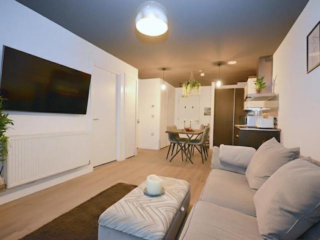 Moorhen Drive, London NW9, 2 bed flat to rent, £2,250 pcm | PrimeLocation