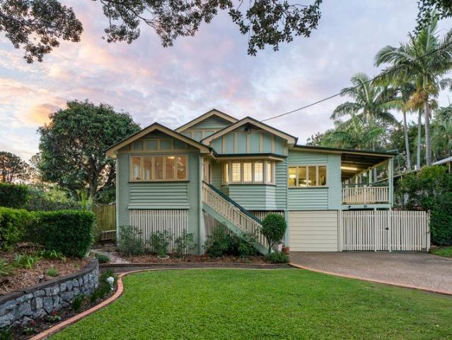 MOOROOKA'S BEST QUEENSLANDER FOR ENTERTAINING
