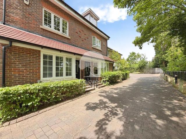 Moorland Way, Maidenhead SL6, 3 bed terraced house to rent, £2,650 pcm | PrimeLocation