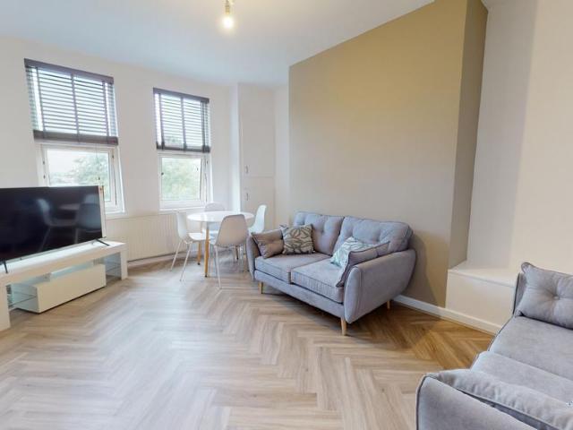 Moorland Avenue, Leeds LS6 1 bed in a house share to rent £617 pcm £142 pw