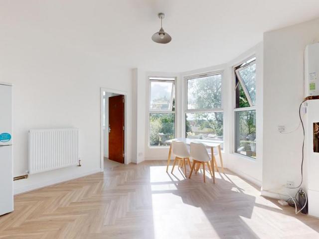 Moorland Avenue, Leeds LS6 1 bed in a house share to rent £478 pcm £110 pw