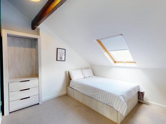 Moorland Avenue, Leeds LS6 5 bed house to rent £2,167 pcm £500 pw