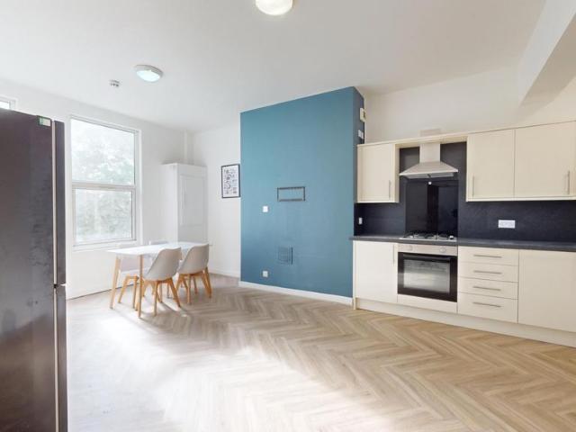 Moorland Avenue, Leeds LS6 5 bed house to rent £631 pcm £146 pw