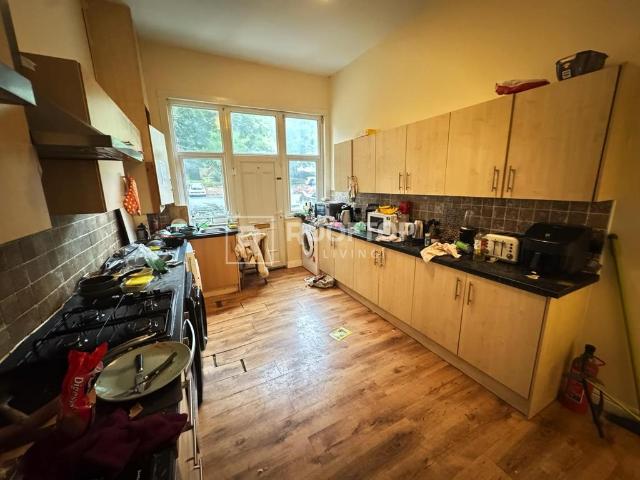 Moorland Avenue, Leeds LS6 9 bed house to rent £5,421 pcm £1,251 pw