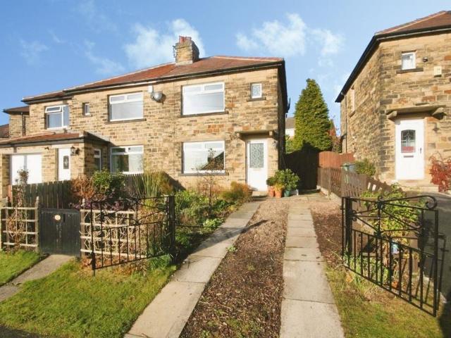 Moorland Crescent, Guiseley 2 bed house to rent £1,295 pcm £299 pw