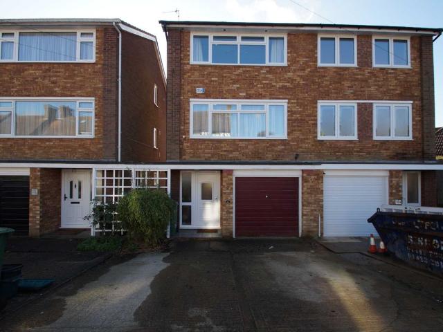 Moorland Road, Hemel Hempstead, Hertfordshire HP1, 3 bed detached house to rent, £2,200 pcm | PrimeLocation