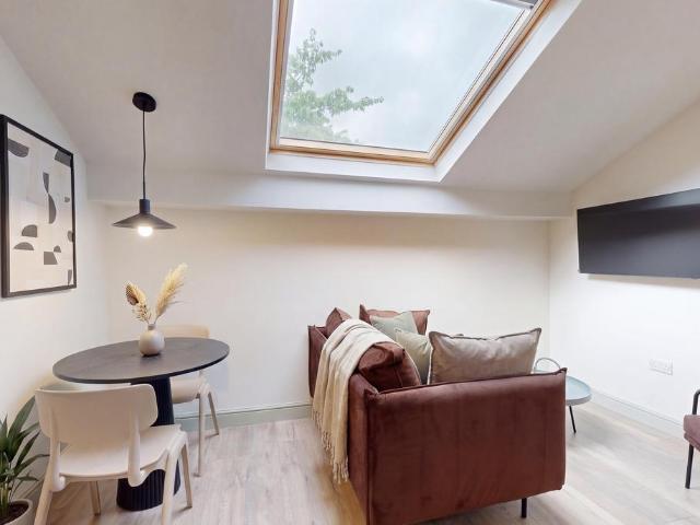 Moorland Road, Leeds LS6 Studio to rent £1,142 pcm £264 pw