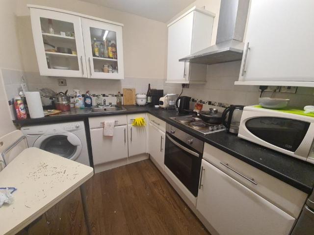 Moorland Road, Leeds 1 bed flat to rent £747 pcm £172 pw
