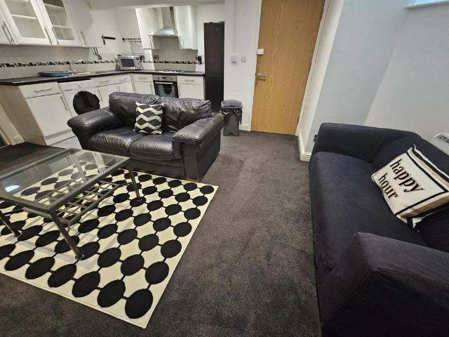 Moorland Road, Leeds 2 bed house to rent £1,040 pcm £240 pw