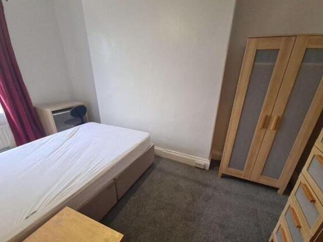 Moorland Road, Leeds, 4 Bedroom Flat